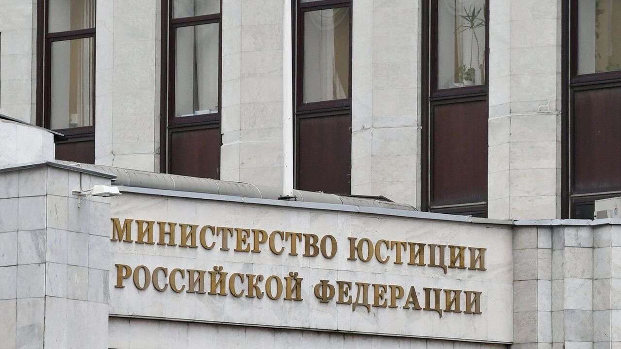 Солиста группы «Тараканы!» признали иноагентом