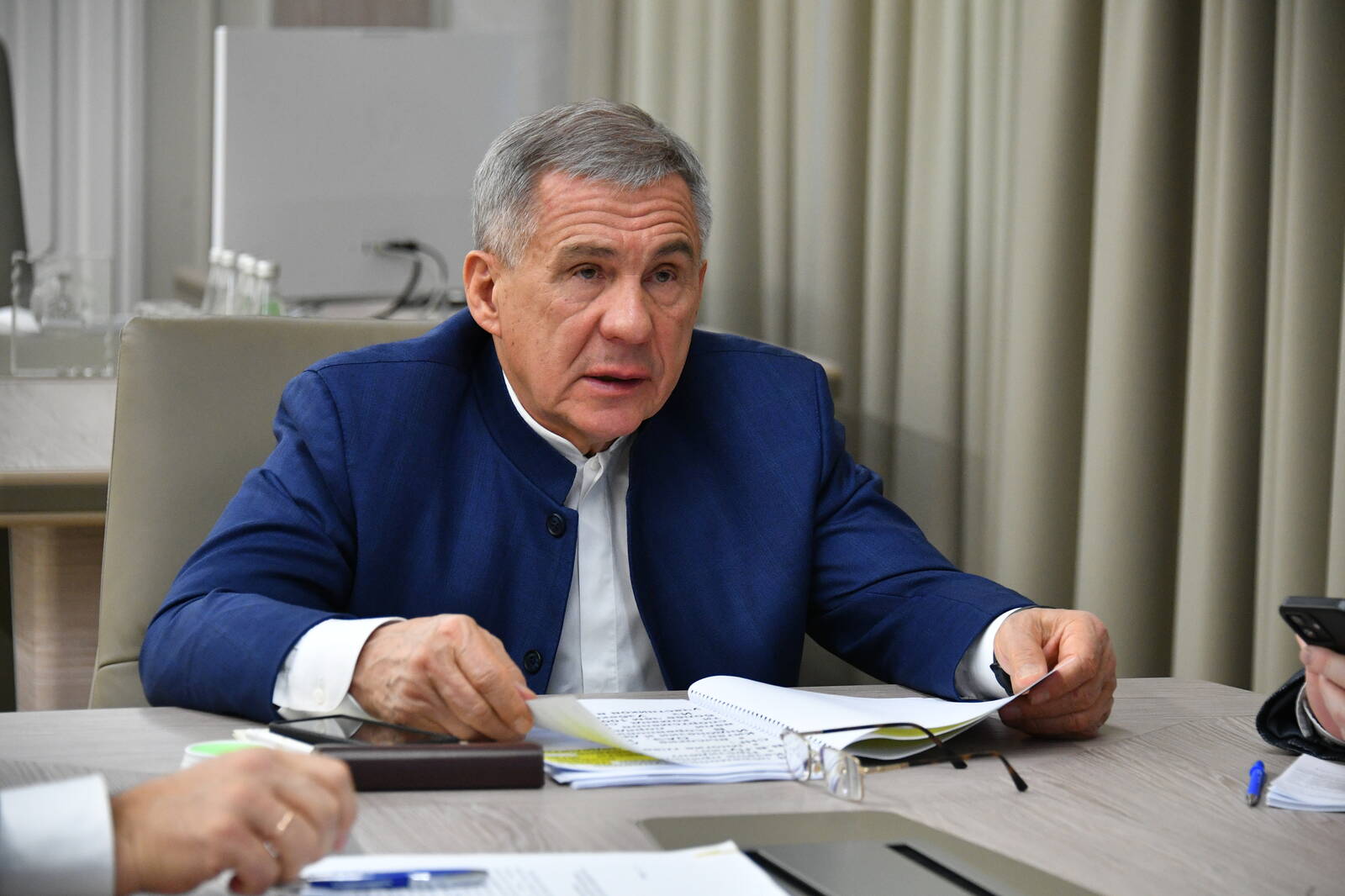 Минниханов присудил трем молодым ученым премию Алемасова