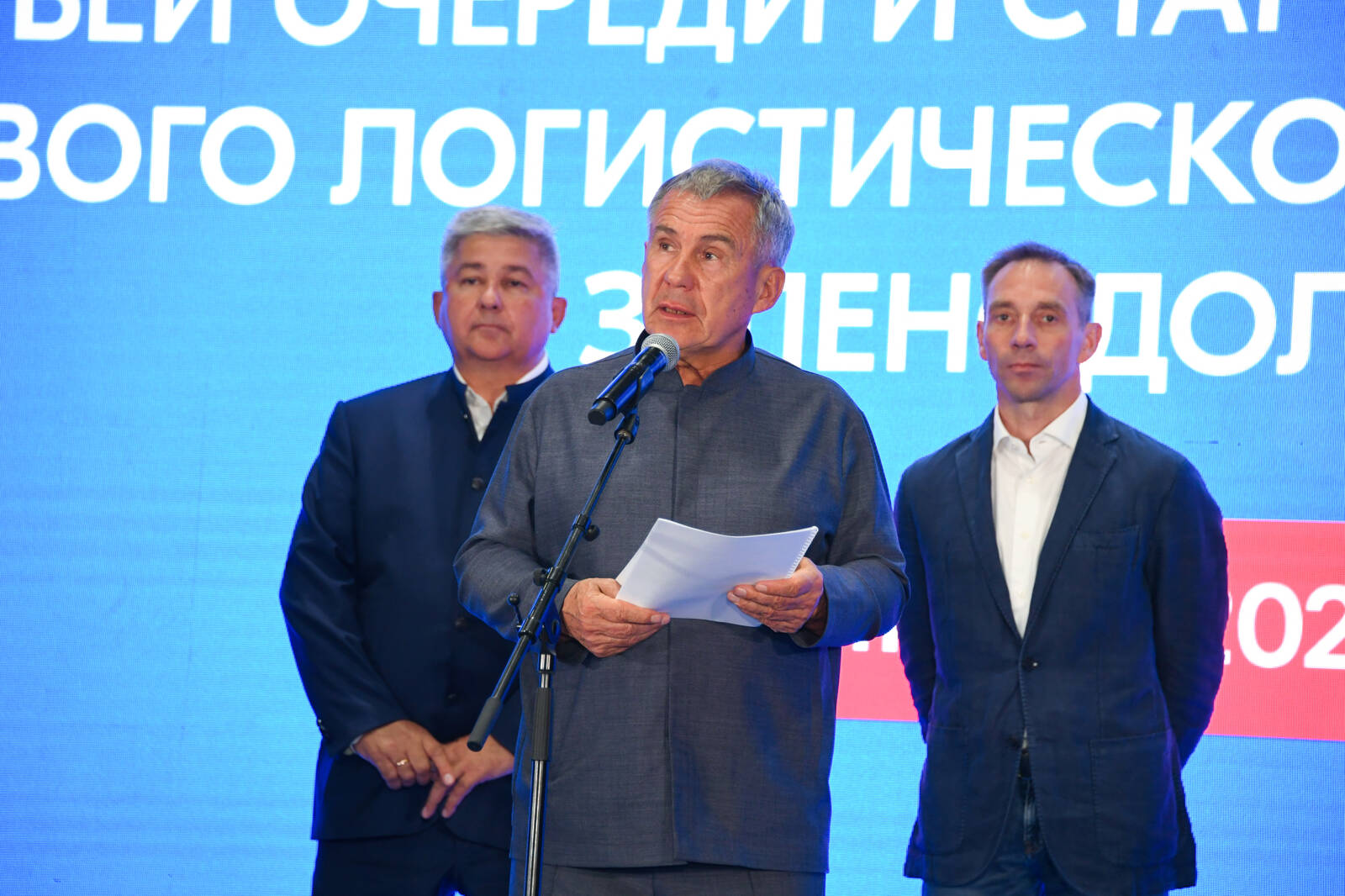 Минниханов посетил открытие третьей очереди комплекса Ozon в Татарстане