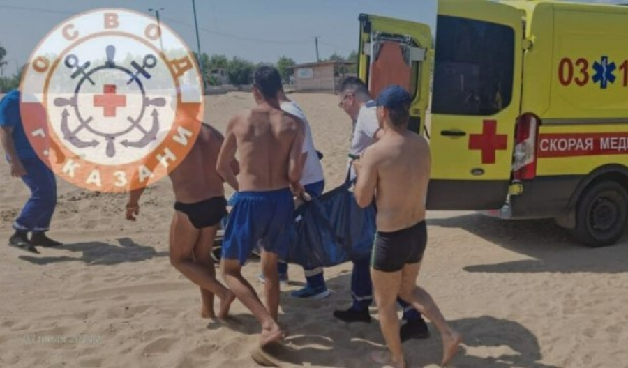На казанском пляже «Локомотив» спасли тонувшего парня