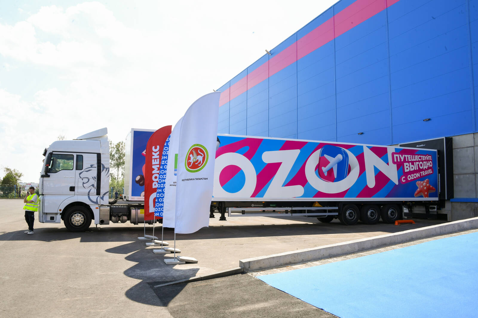 Под Казанью открылась третья очередь распределительного центра Ozon