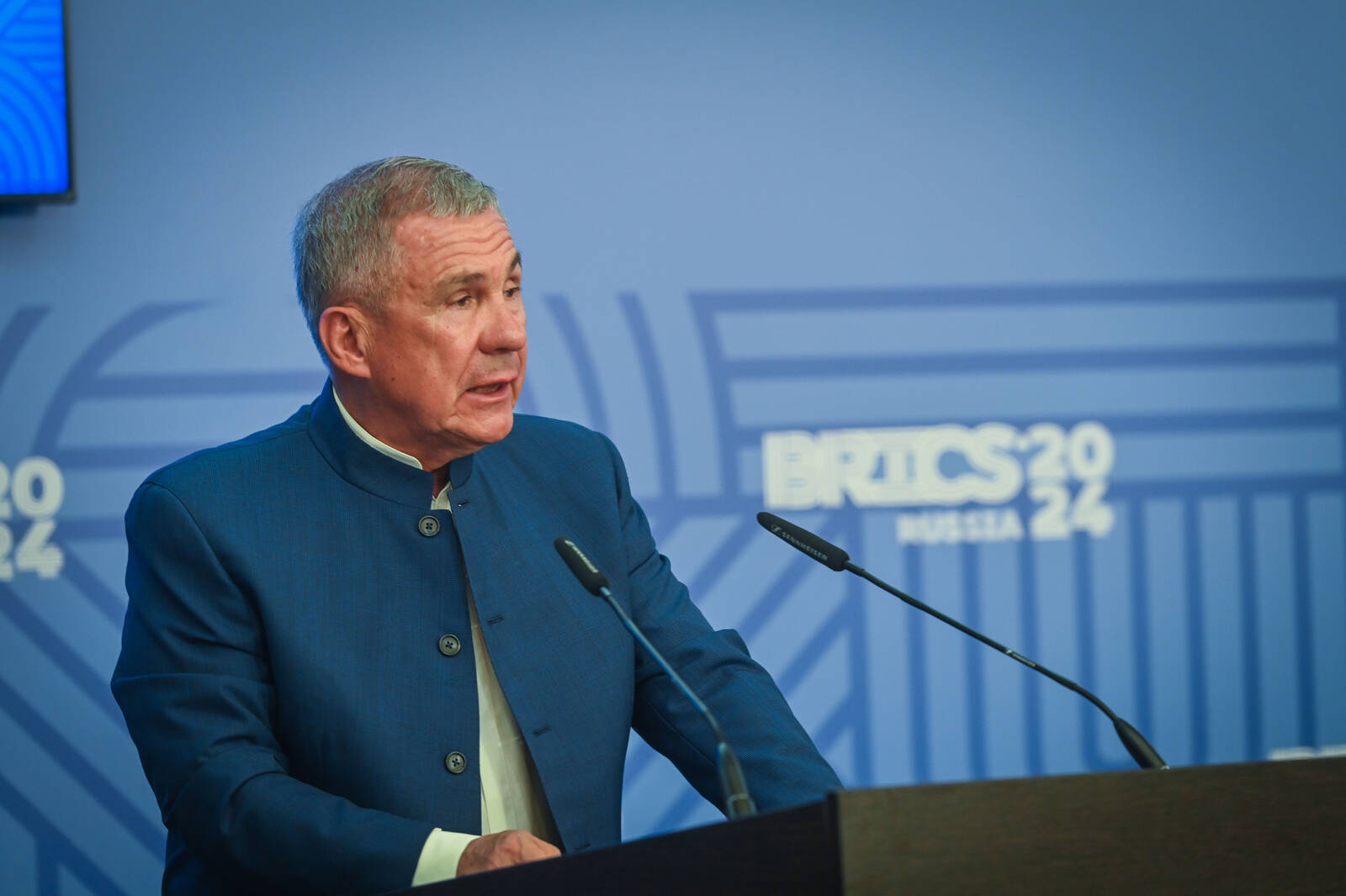 Минниханов призвал по-новому взглянуть на систему гражданской обороны
