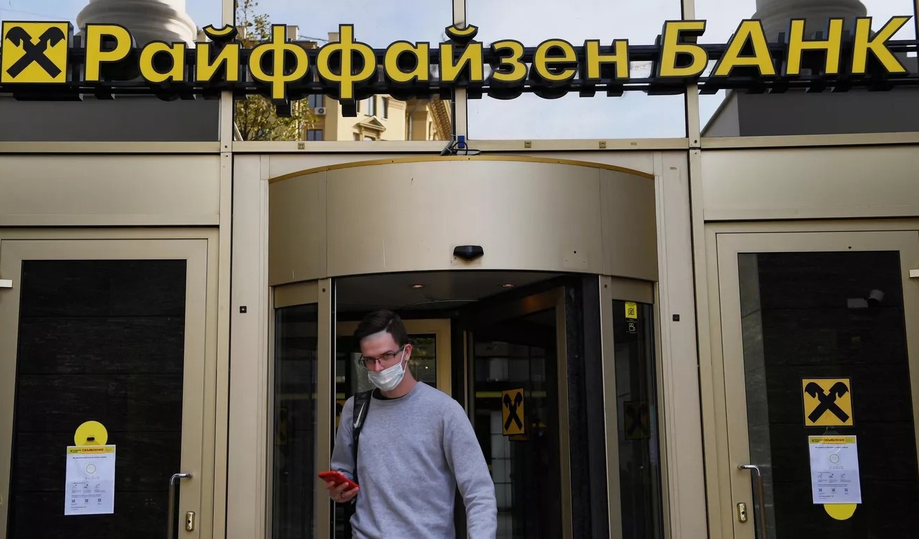 Райффайзенбанку и Росбанку грозит исключение из списка системно значимых банков