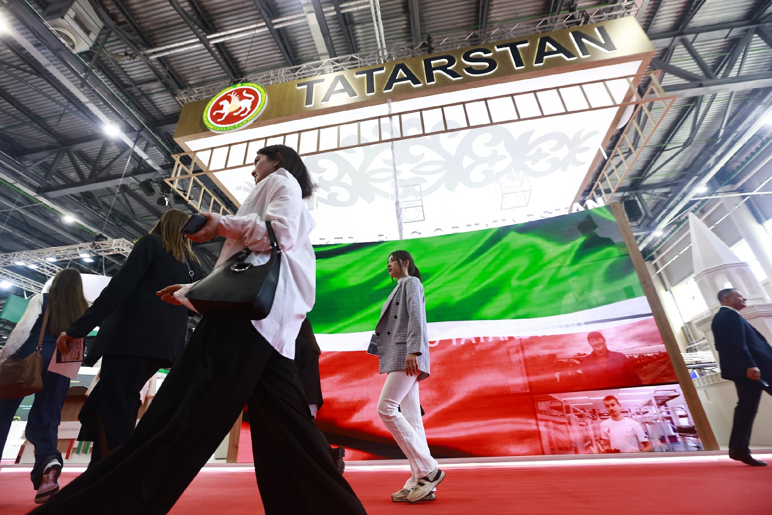 На гербы и флаги для школ в Татарстане потратят 80,7 млн рублей