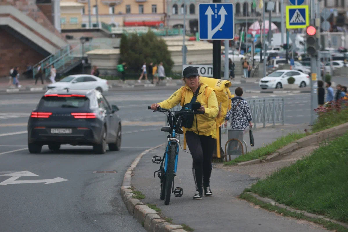 В Госдуме предложили возмещать ущерб таксистам и курьерам
