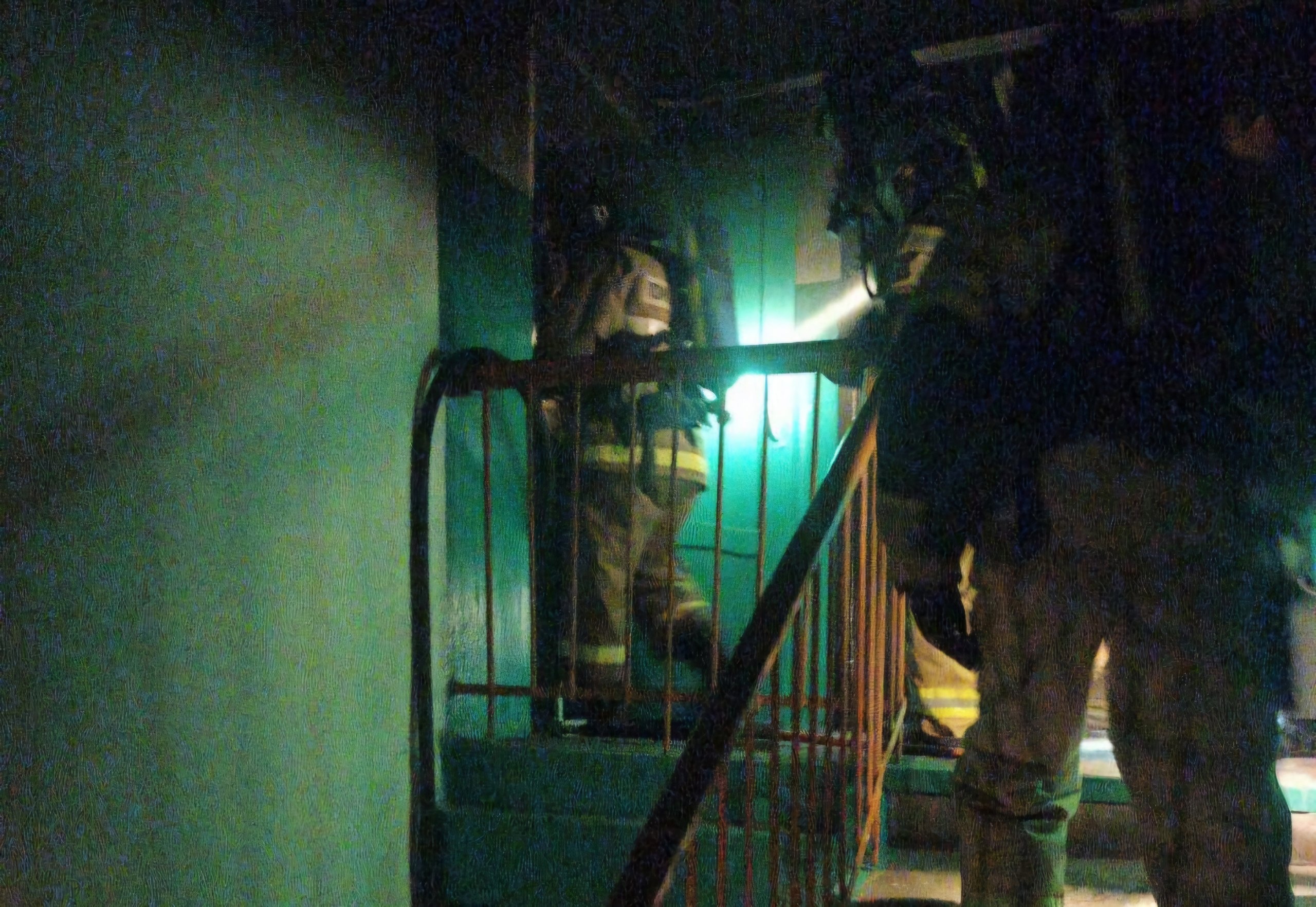 При пожаре в пятиэтажке Лениногорска спасли 10 татарстанцев