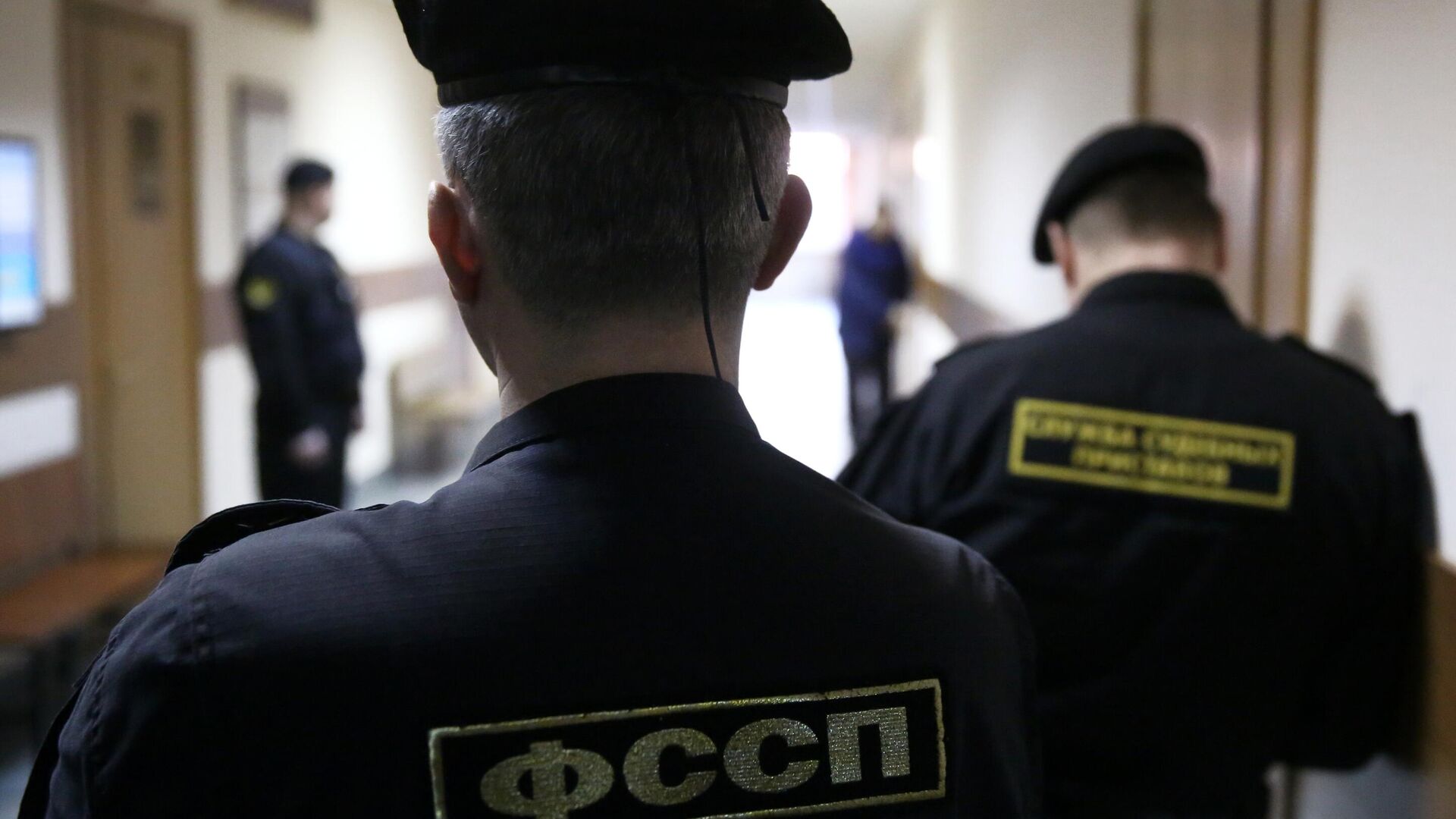 Мужчина с ножами пытался прорваться в Зеленодольский суд