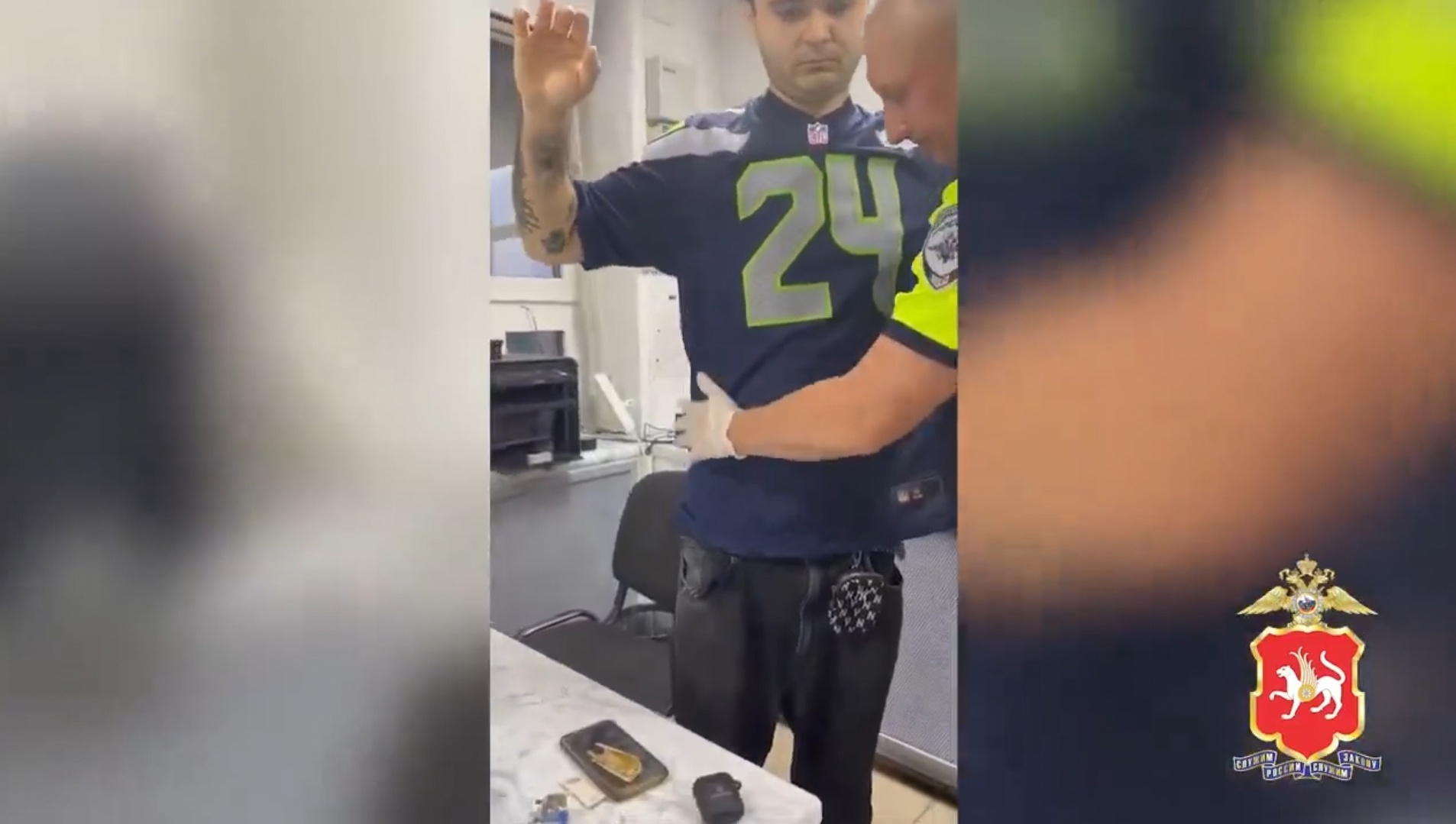 Инспекторы задержали курьера, который вез 1 кг гашиша из Москвы в Казань