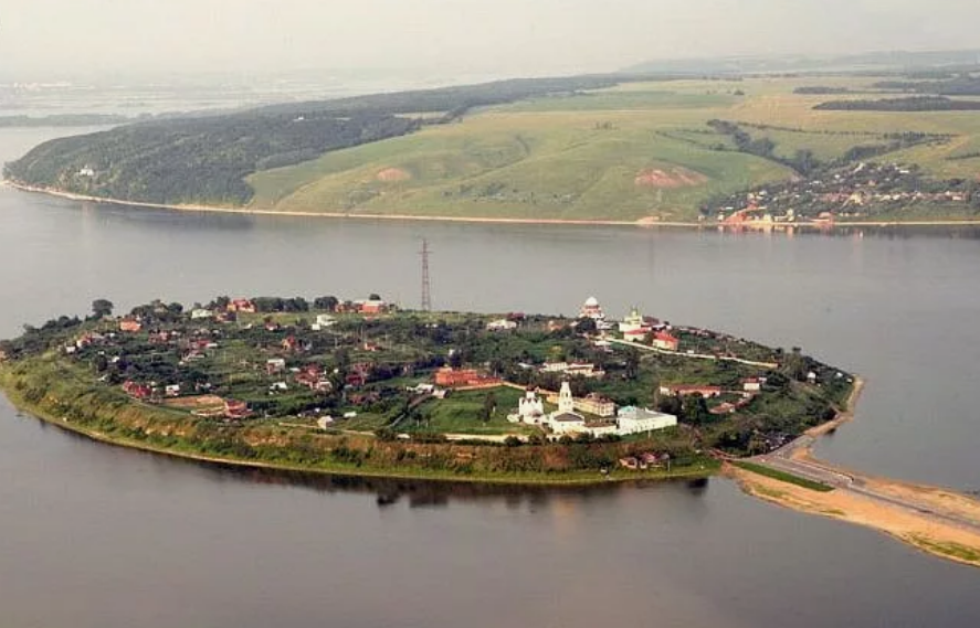 В Свияжске запустят регулярный автобусный маршрут от ж/д станции до острова