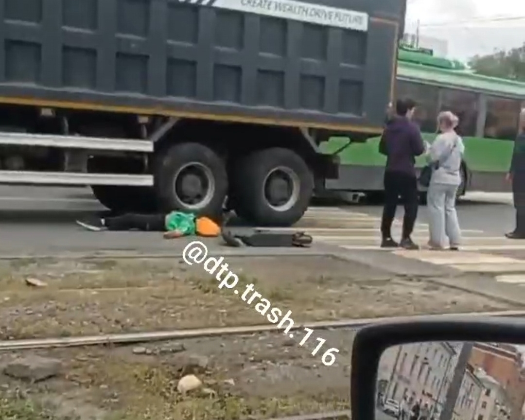 Появились подробности ДТП с курьером и самосвалом в Казани