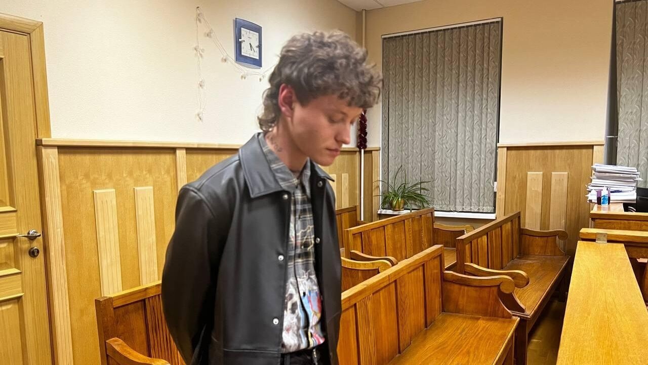 Суд продлил арест певцу Шарлоту*