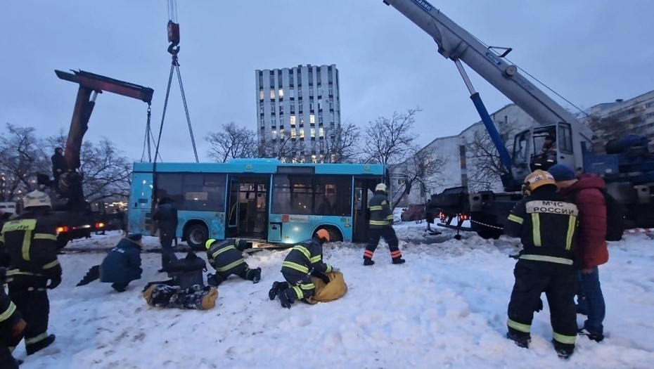 Водителя автобуса, сбившего пять человек в Питере, освободили в зале суда