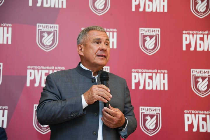 Минниханов посетил базу «Рубина» и провел встречу с командой