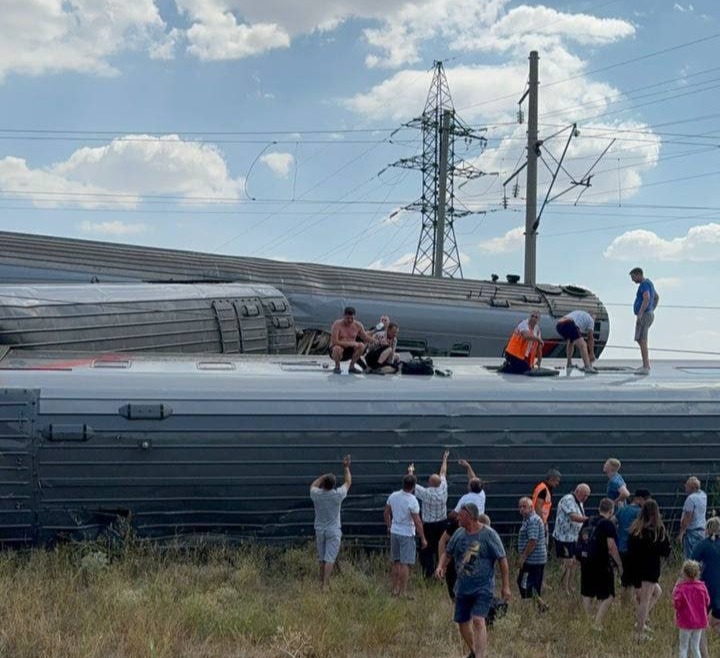 Поезд Казань - Адлер сошел с рельсов в Волгоградской области, есть пострадавшие