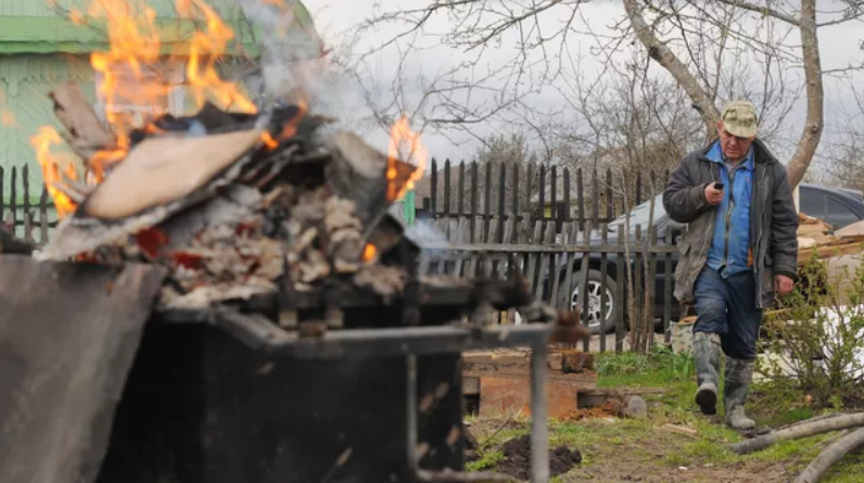 Дачников предупредили о штрафах за сжигание мусора до 5 тысяч рублей