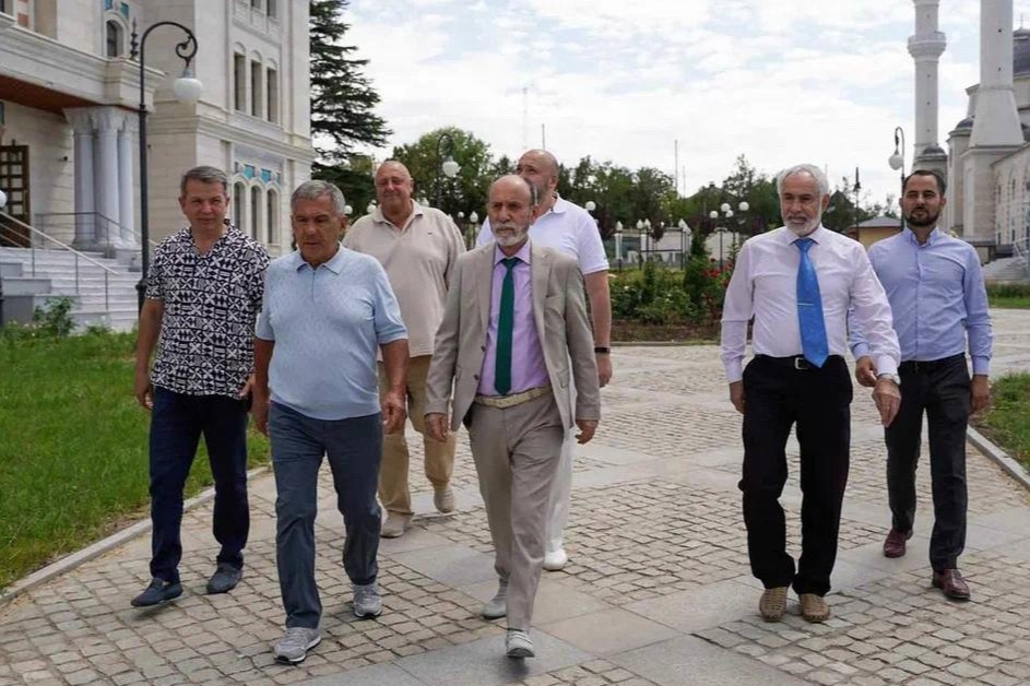 Раис Татарстана посетил главную мечеть Симферополя