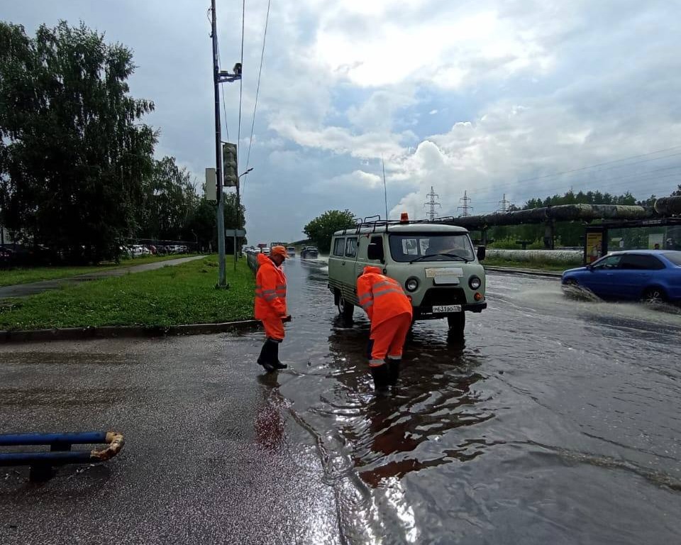 Очистку ливневок в Казани перевели в усиленный режим из-за ливней