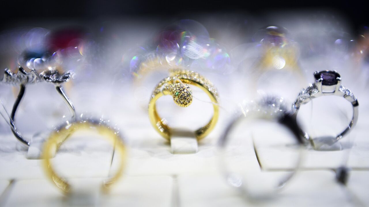 СДЭК запустил доставку Cartier и Tiffany