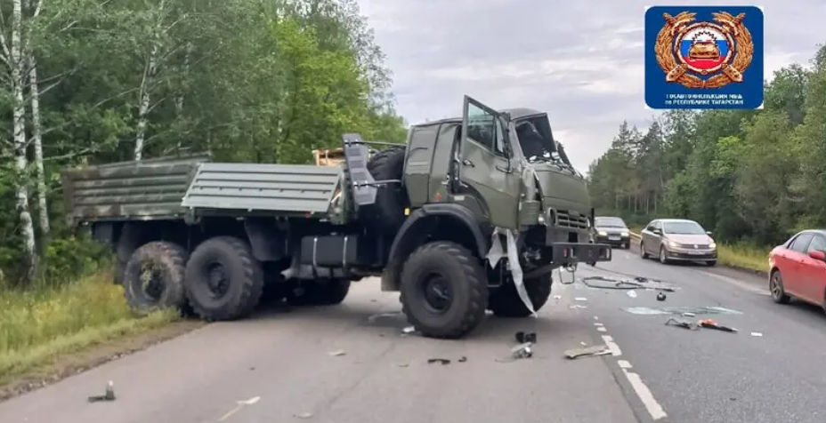 В ДТП с КАМАЗом на трассе М-5 в Татарстане погибли три человека