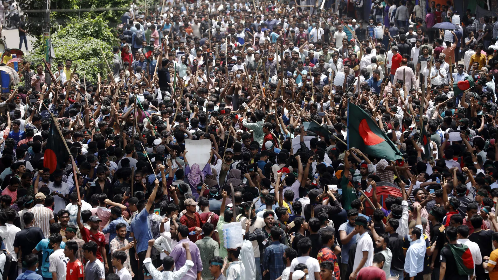 Посольство России в Бангладеш призвало россиян не покидать дома из-за протестов
