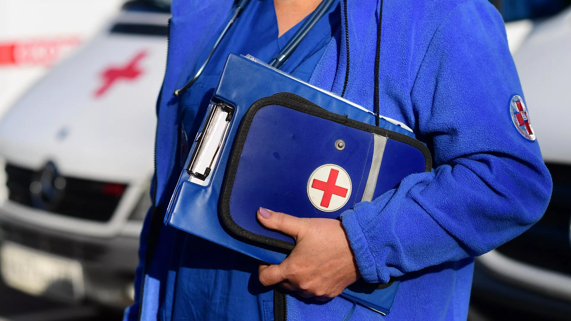 Путин поручил выдать учителям и врачам планшеты отечественного производства