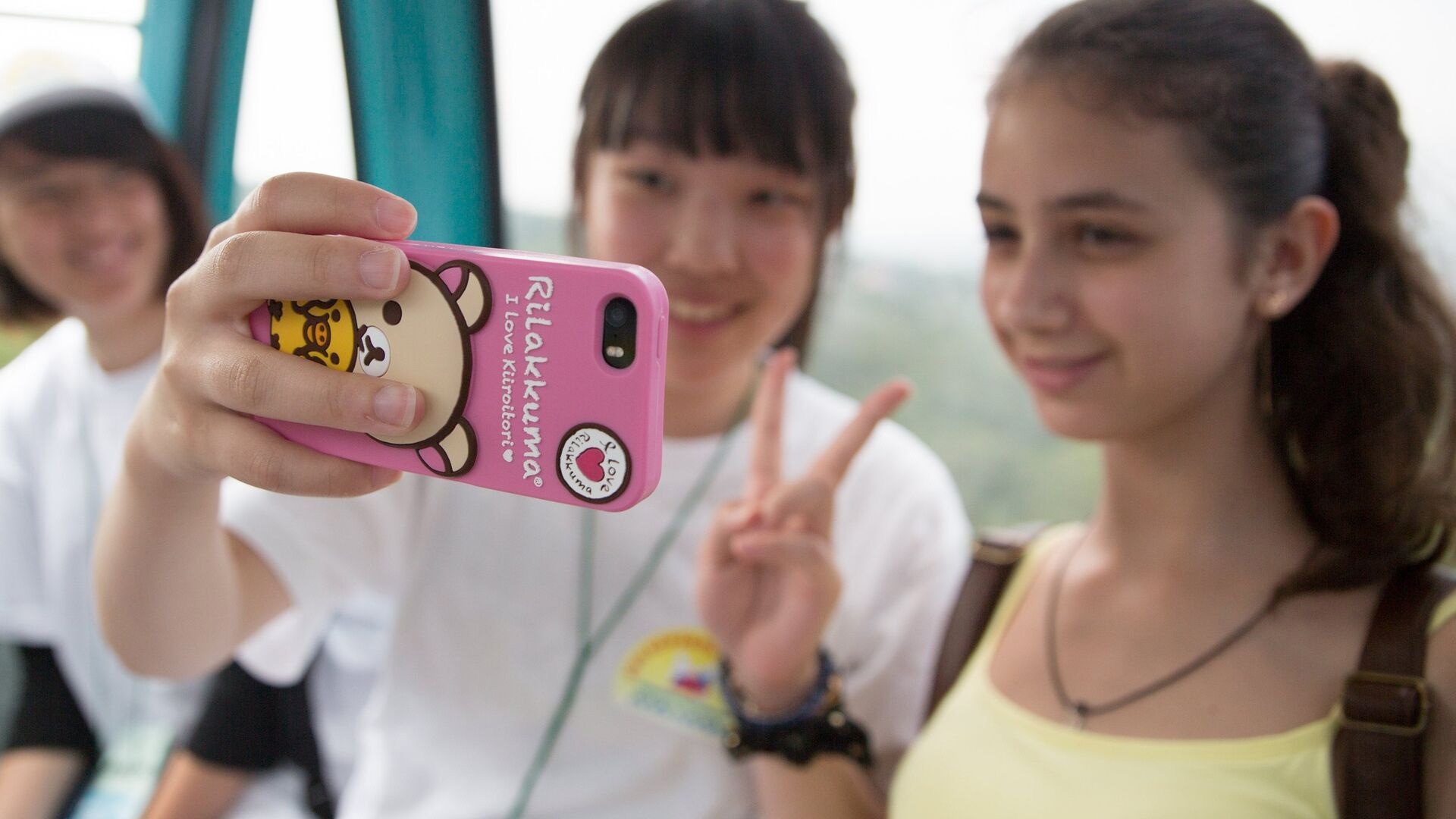 Для татарстанцев, чьи дети зависимы от техники, открыли горячую линию