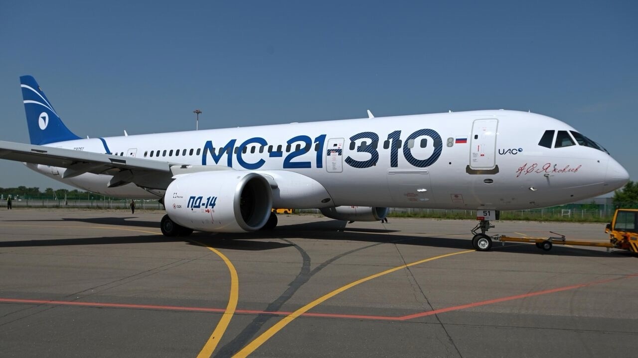 Испытания импортозамещенного самолета МС-21 стартуют до конца года
