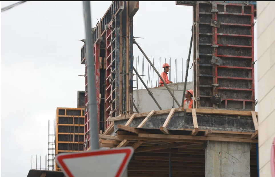 Минниханов отметил огромный вклад строителей в развитие республики