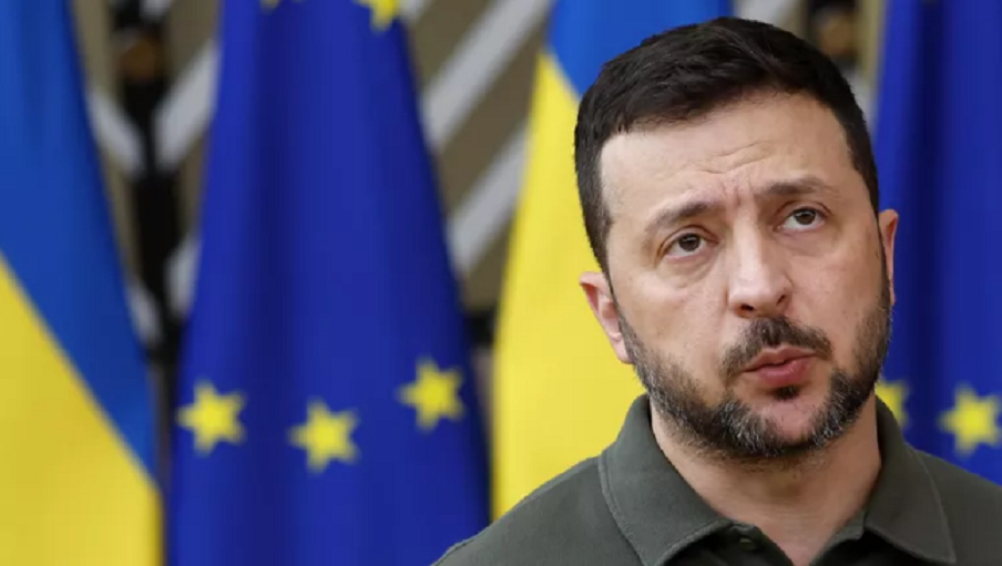 Зеленский намерен добиться разрешения бить западным оружием вглубь России