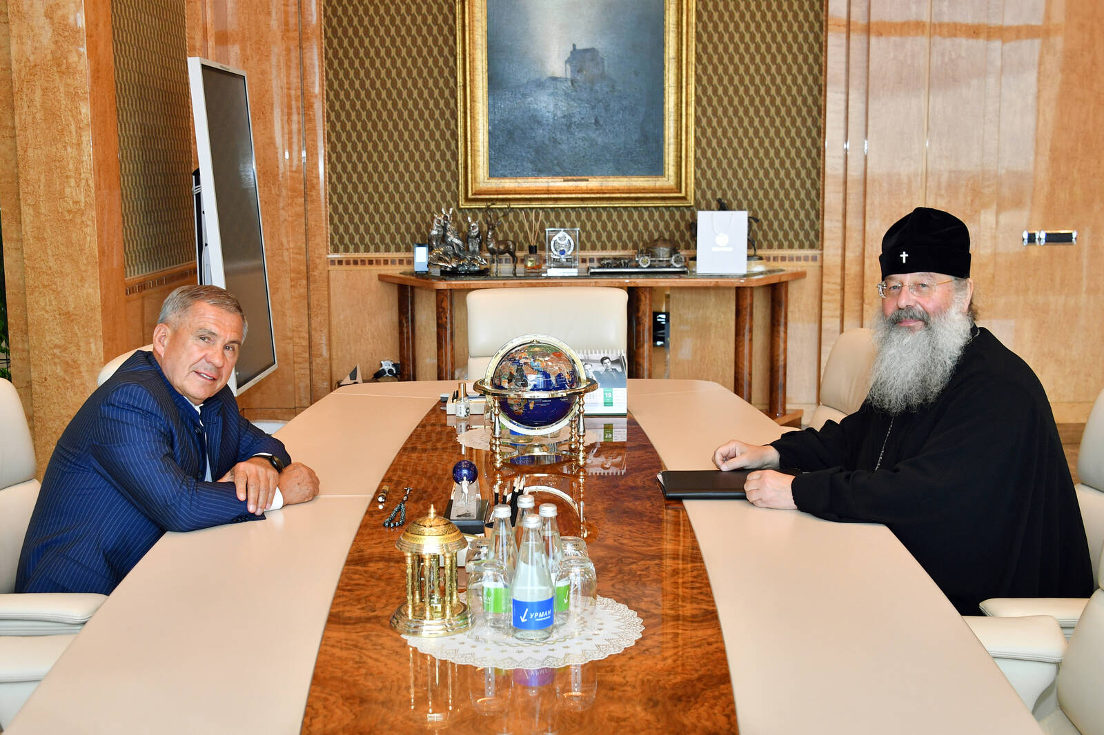 Минниханов и митрополит Кирилл обсудили восстановление религиозных объектов
