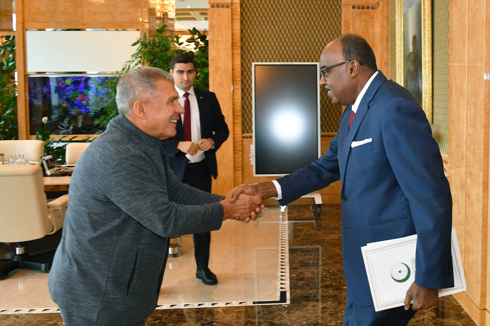 Минниханов встретился с заместителем генерального секретаря ОИС