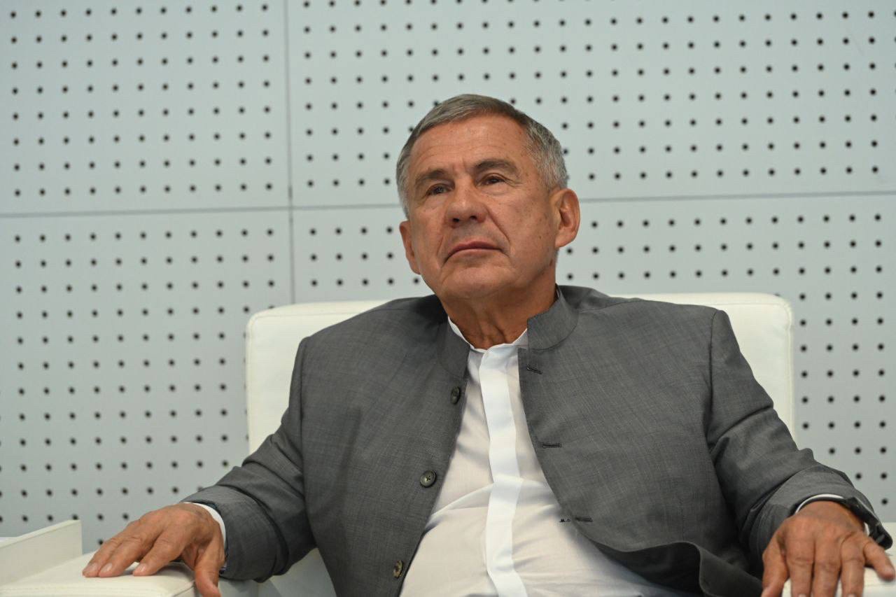 Минниханов в Самарской области встретился с членами объединения татар