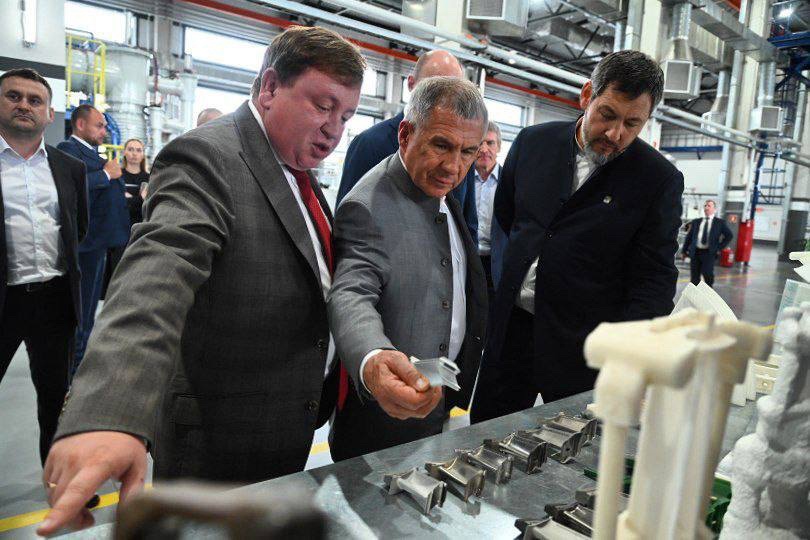 Минниханов посетил предприятие «ОДК-Кузнецов» в Самаре