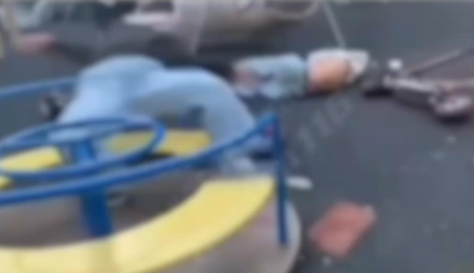 Две школьницы в Челнах пострадали, раскрутив карусель при помощи электросамоката