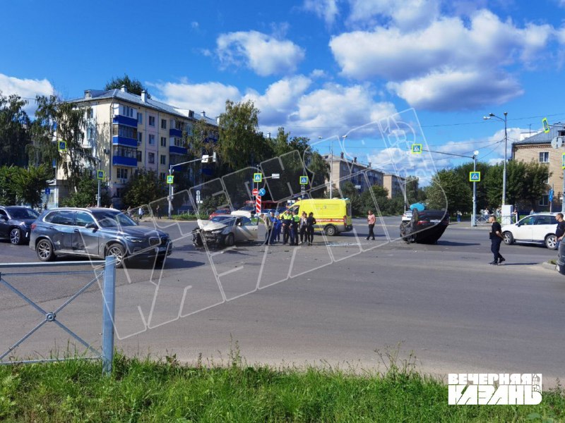 В Казани перевернулось авто после ДТП - пострадала беременная женщина