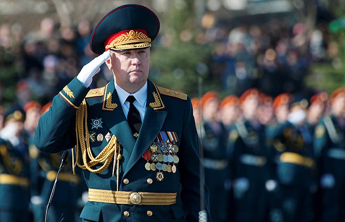 Аферисты развели судимого за мошенничество экс-главкома Сухопутных войск России