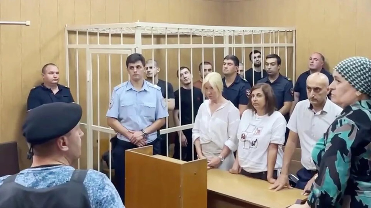 Пятерым участникам беспорядков в аэропорту Дагестана вынесли приговоры