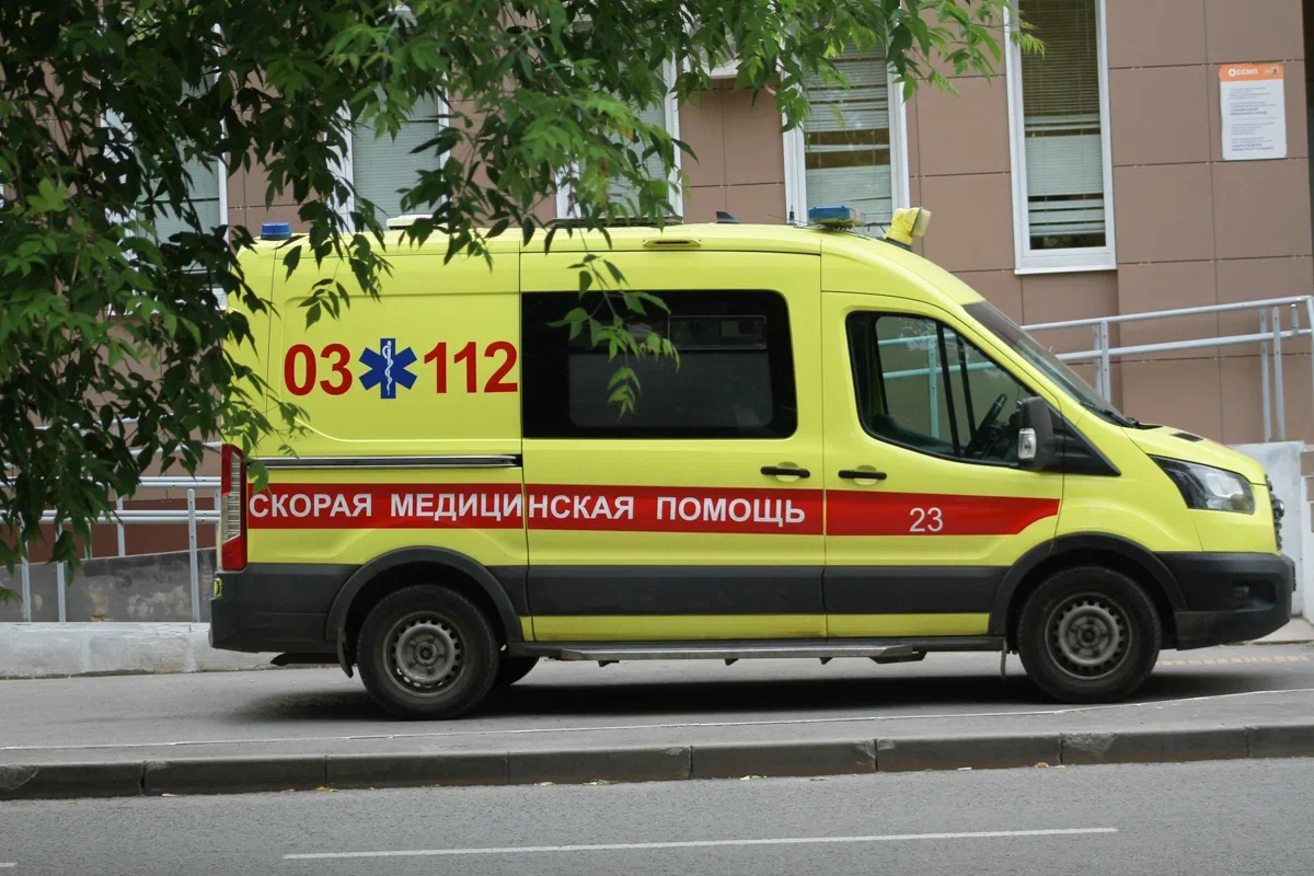 Женщина, пострадавшая при атаке беспилотника в Саратове, все еще в реанимации