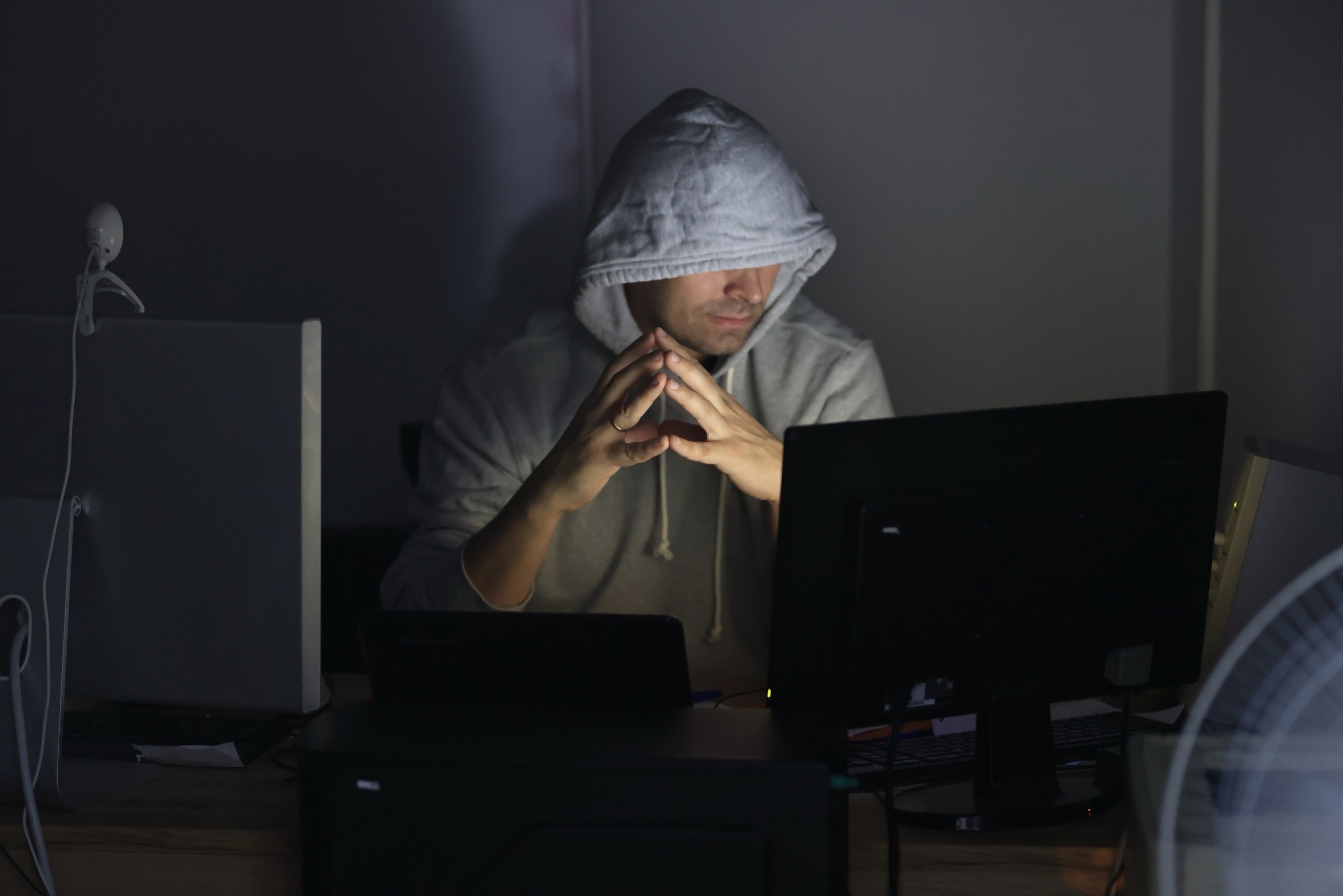 Мошенники начали обманывать россиян, представляясь сотрудниками Госархива