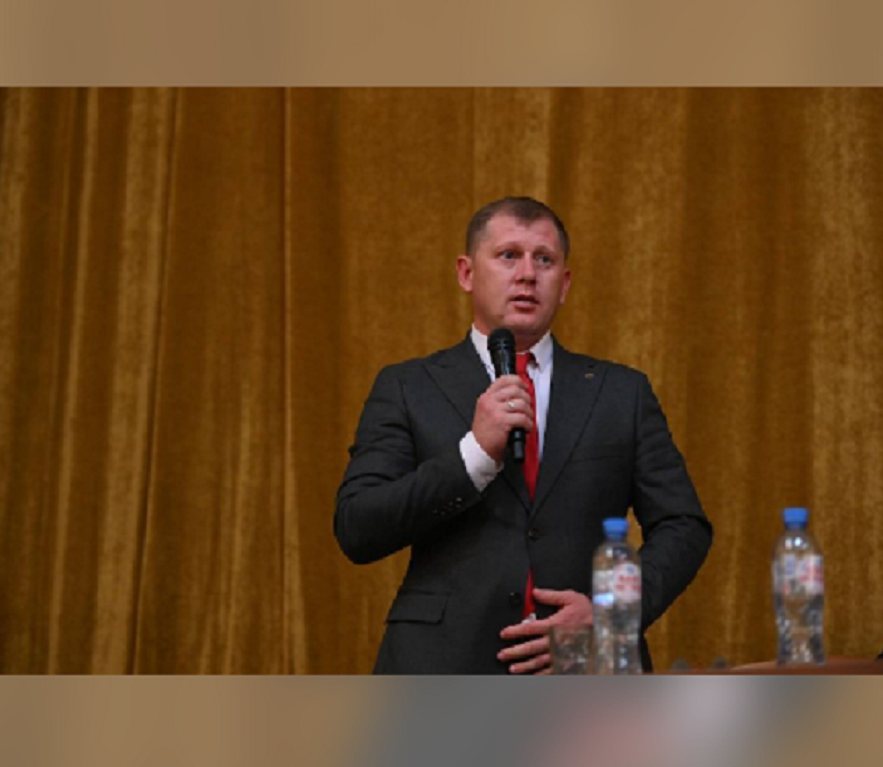 Коллективу казанского театра Кариева представили нового директора