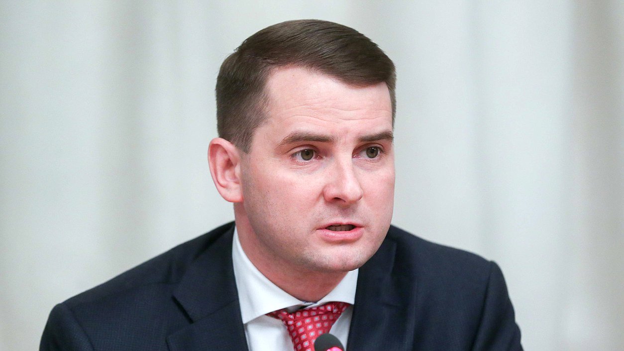 Депутат Нилов внесет в Госдуму законопроект об увеличении МРОТ в полтора раза