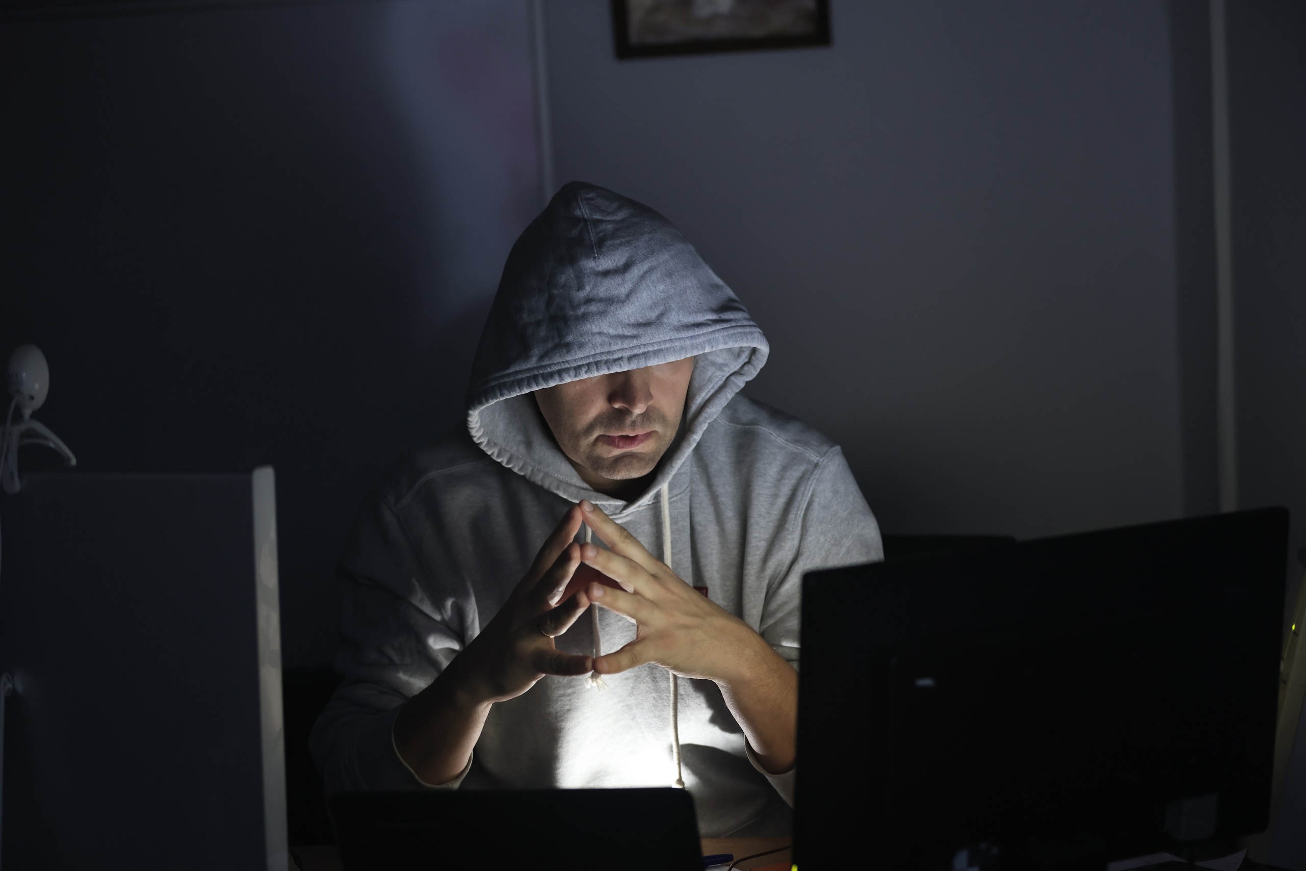 Мошенники обманывают россиян, используя фейковые опросы и школьные чаты