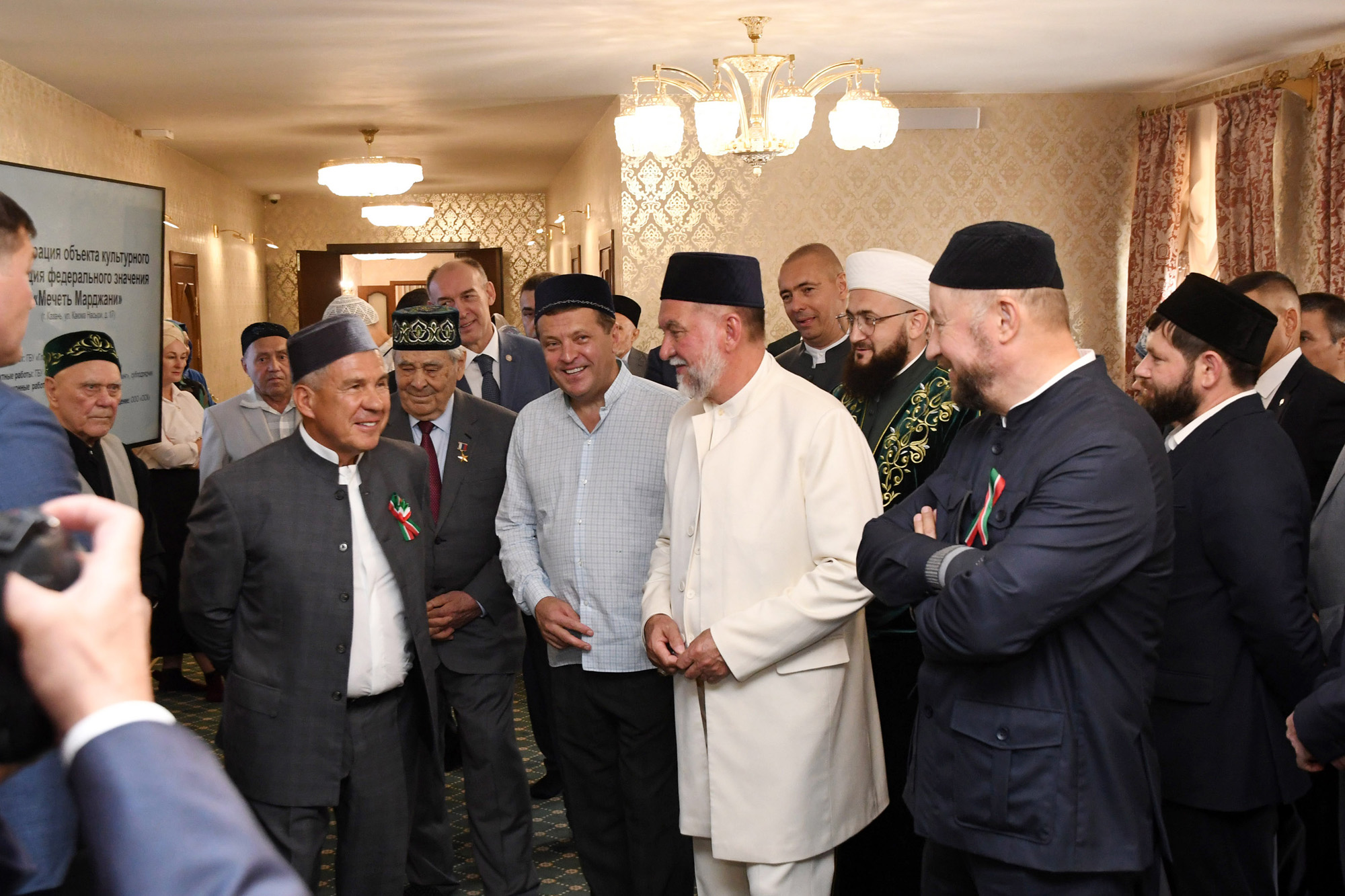 Минниханов и Метшин посетили отреставрированную мечеть «Аль-Марджани»