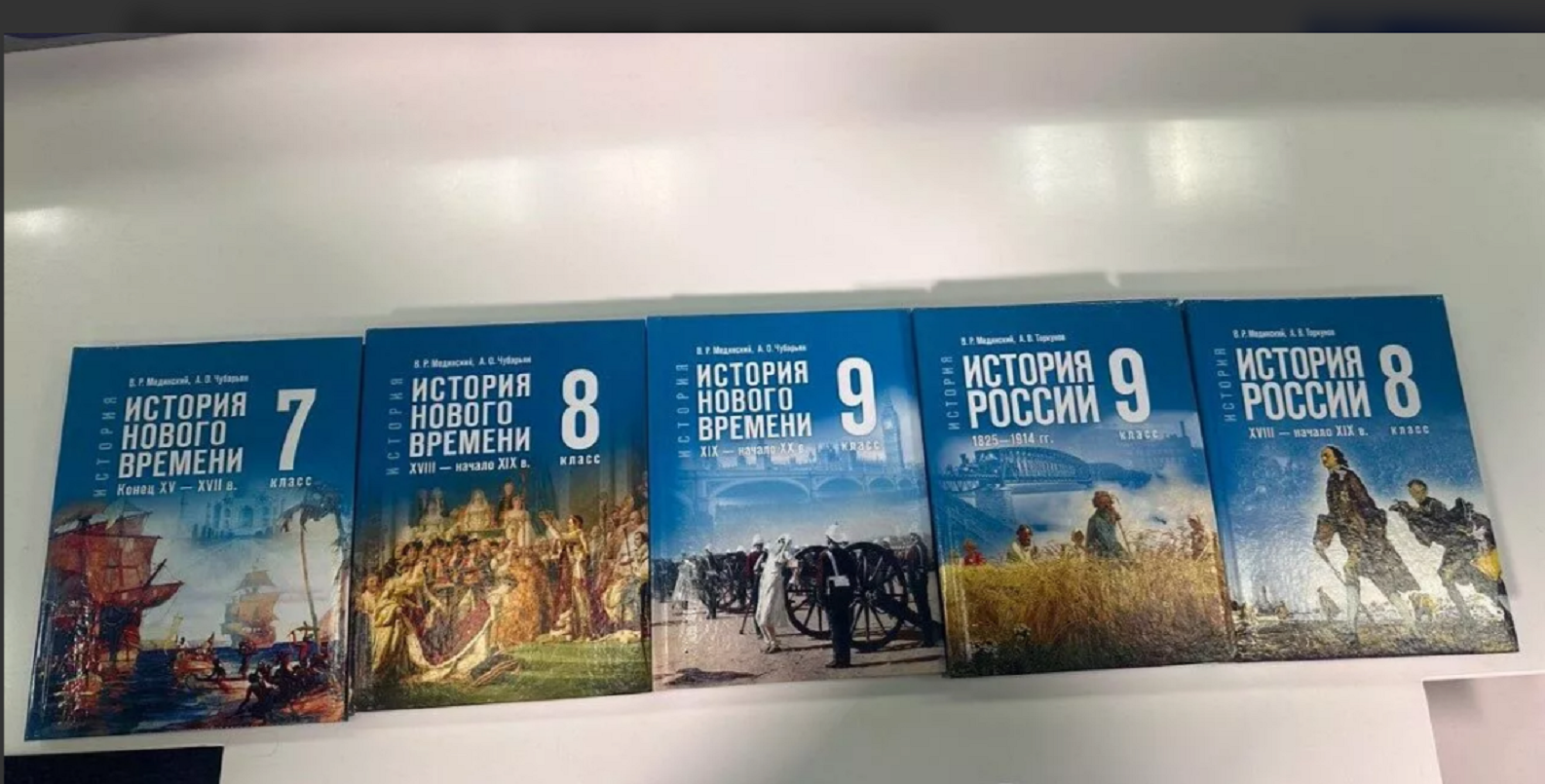 Школьники станут учить историю по новым учебникам в следующем году