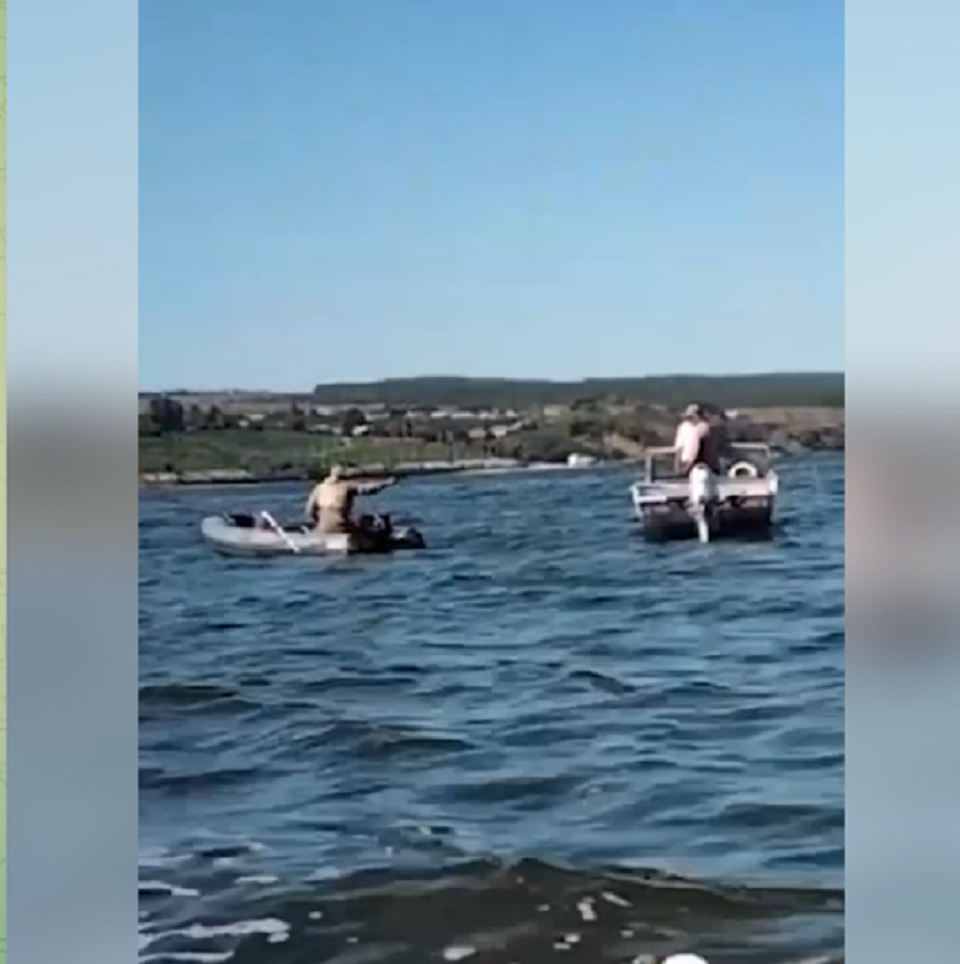 Предприниматель из Ульяновска расстрелял лодку рыбака из Татарстана