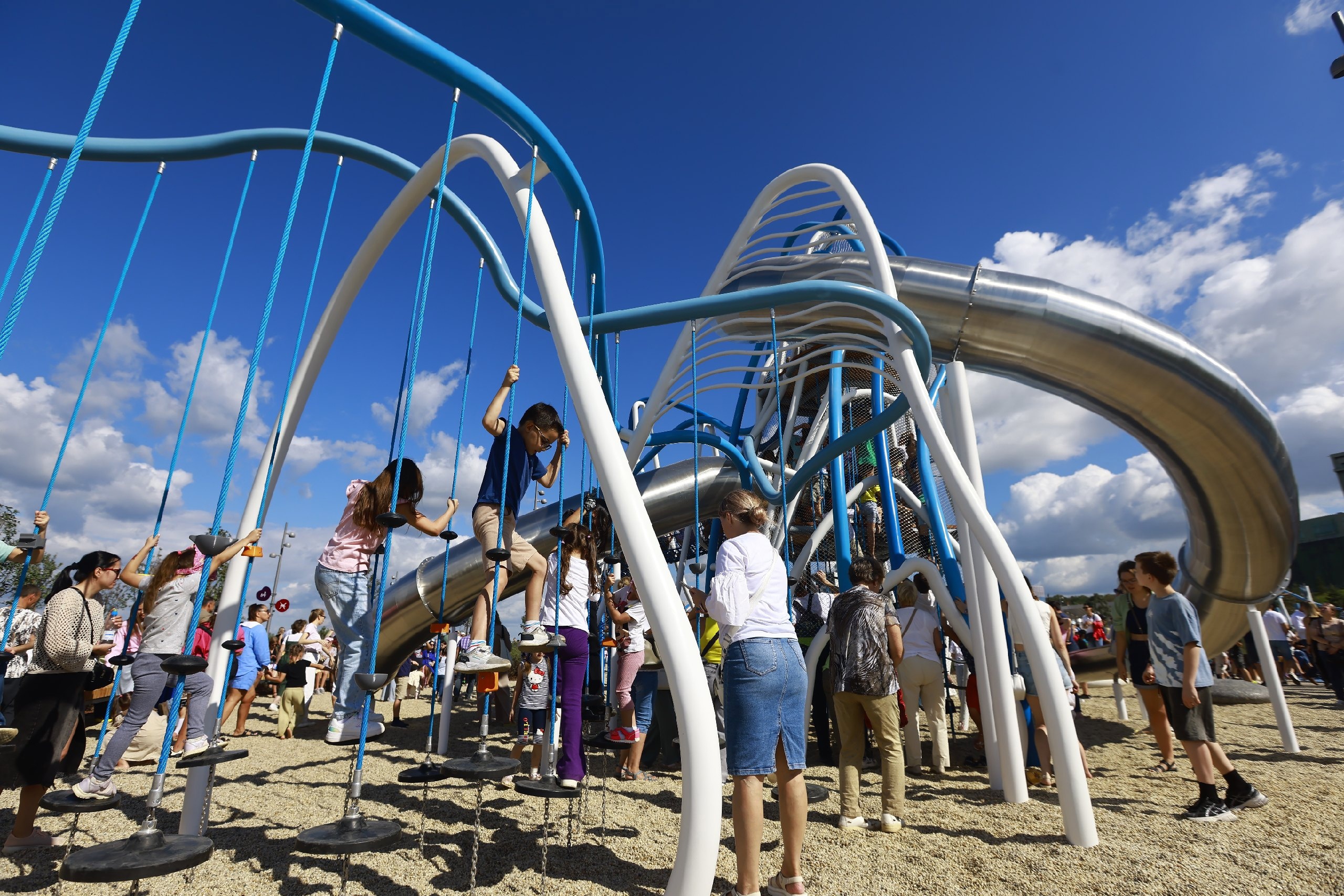 Зеленый лабиринт и игровые зоны: новый парк «Елмай» порадует детей Казани