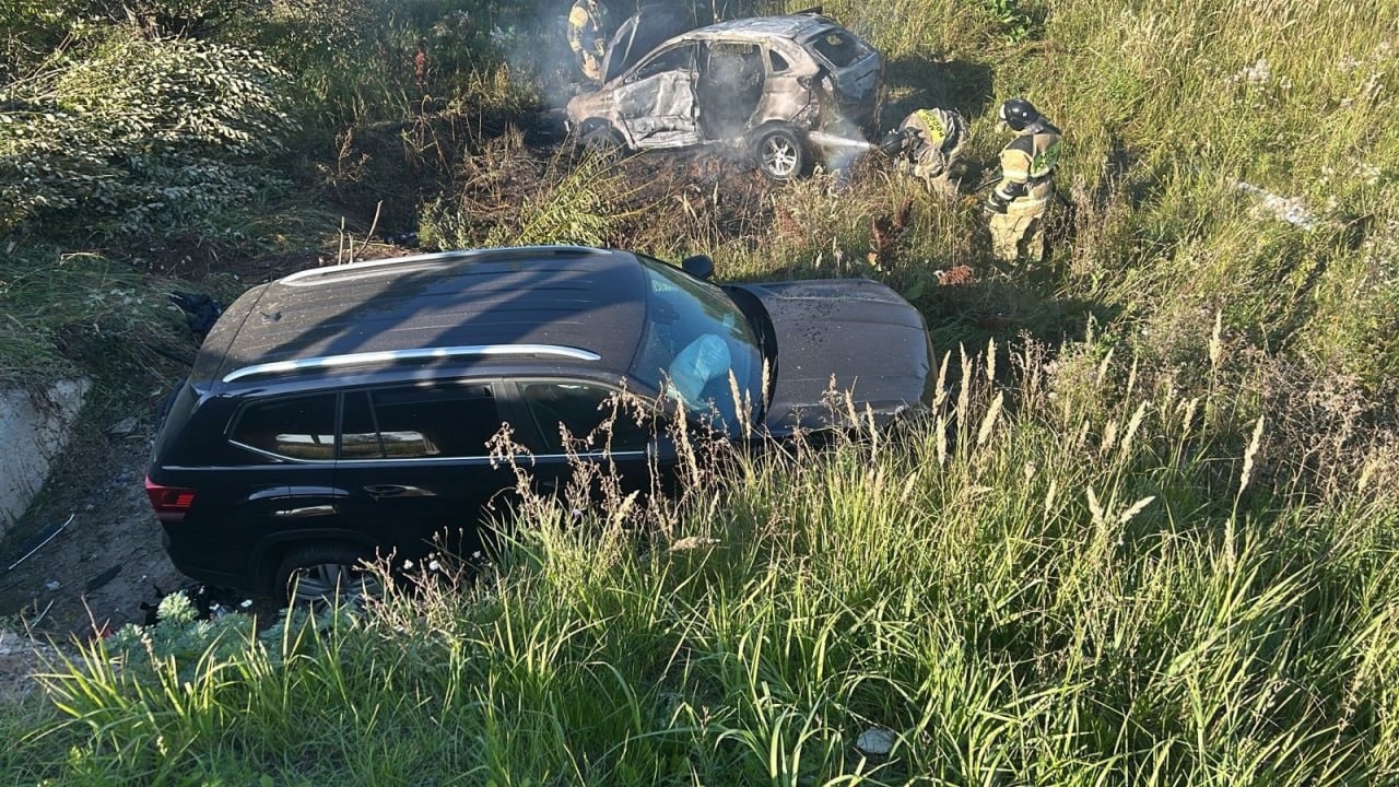 На трассе под Нижнекамском «Лада» загорелась после столкновения