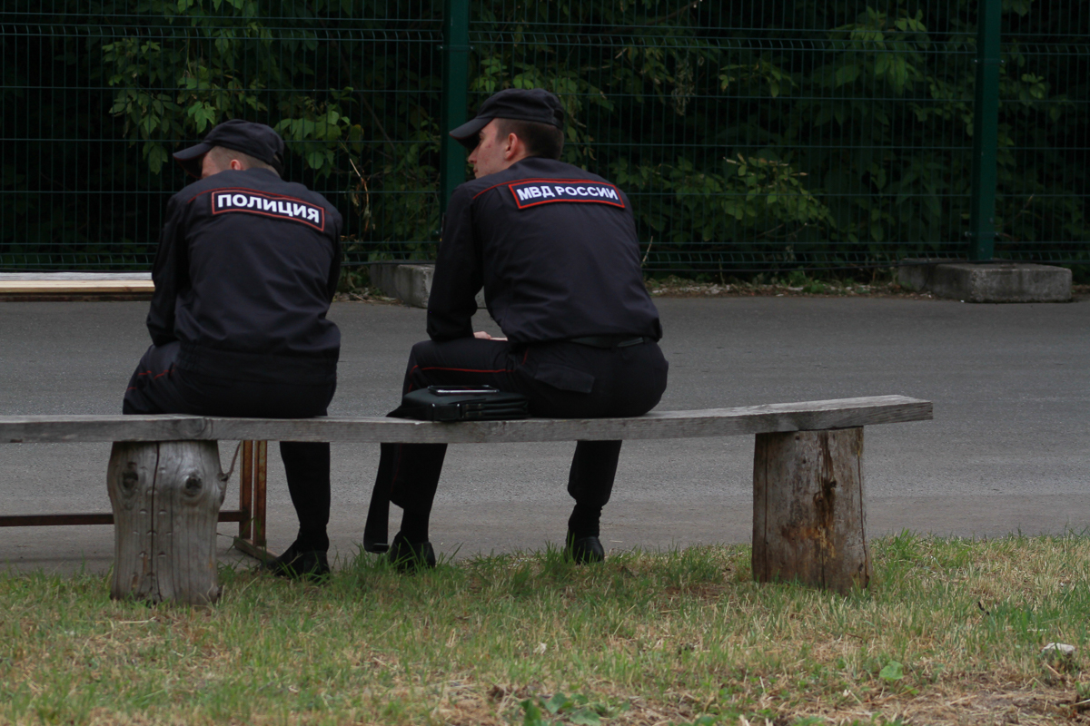 Татарстанские полицейские изъяли из магазина около 2 тысяч пачек сигарет