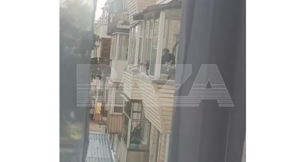 Мужчина начал стрельбу с балкона квартиры в Красноярске