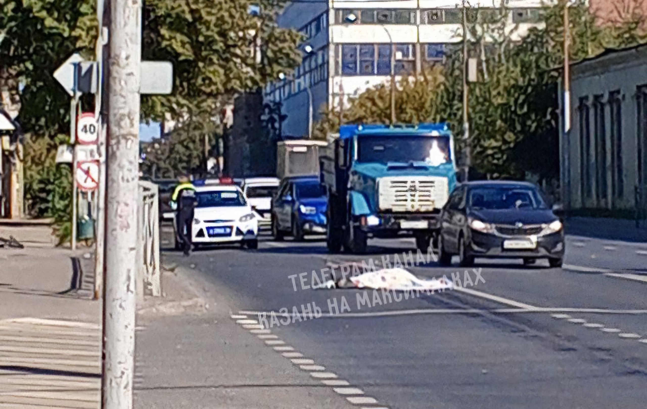 У офисного центра «Петрушкин двор» в Казани насмерть сбили человека